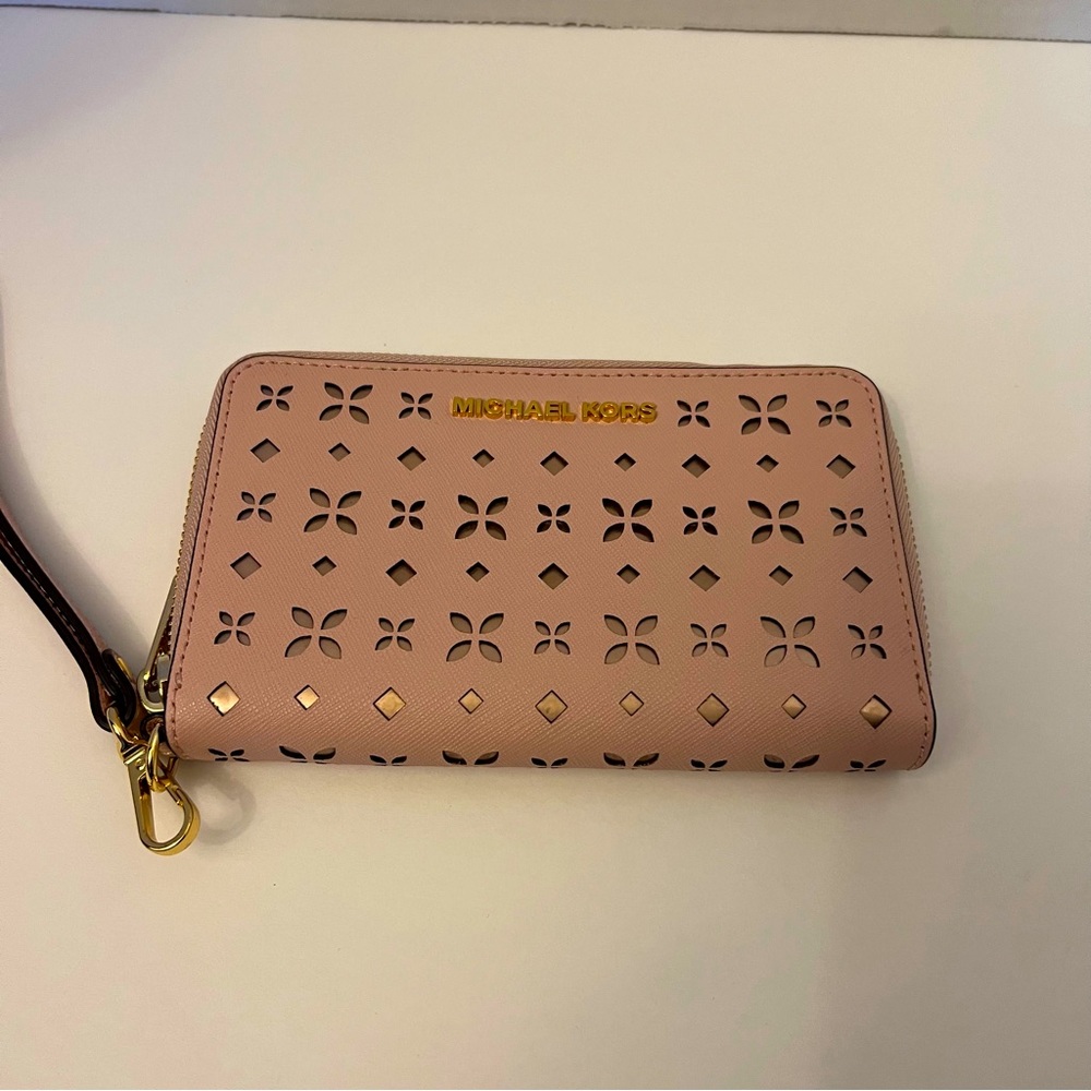 Michael Kors pick wallet